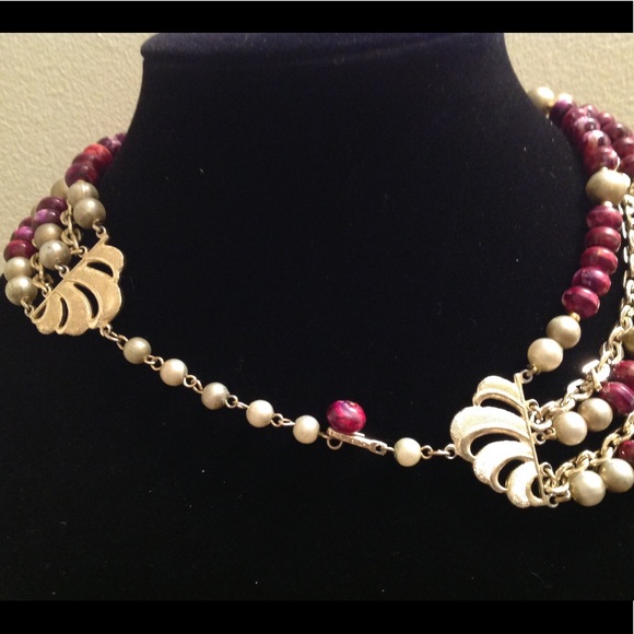 VINTAGE PURPLE AND GOLD TONE NECKLACE - Picture 2 of 3